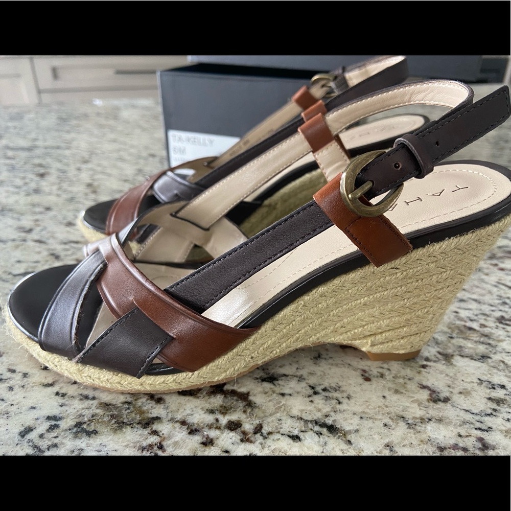 Tahari cafe/cognac size 6. Leather upper.